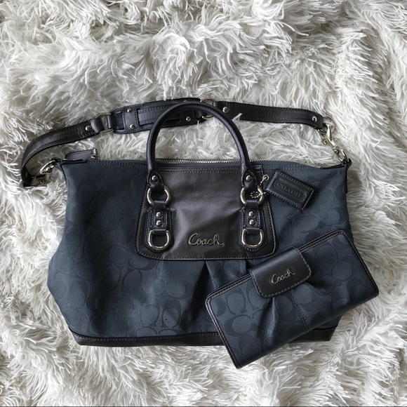 Coach Handbags - 🎉HP! 🎉 Coach bag with matching wallet!